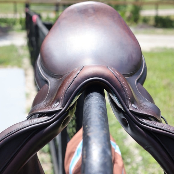 2020 17.5” Voltaire Stuttgart - 3 Flap - Full Buffalo - Picture 4 of 10